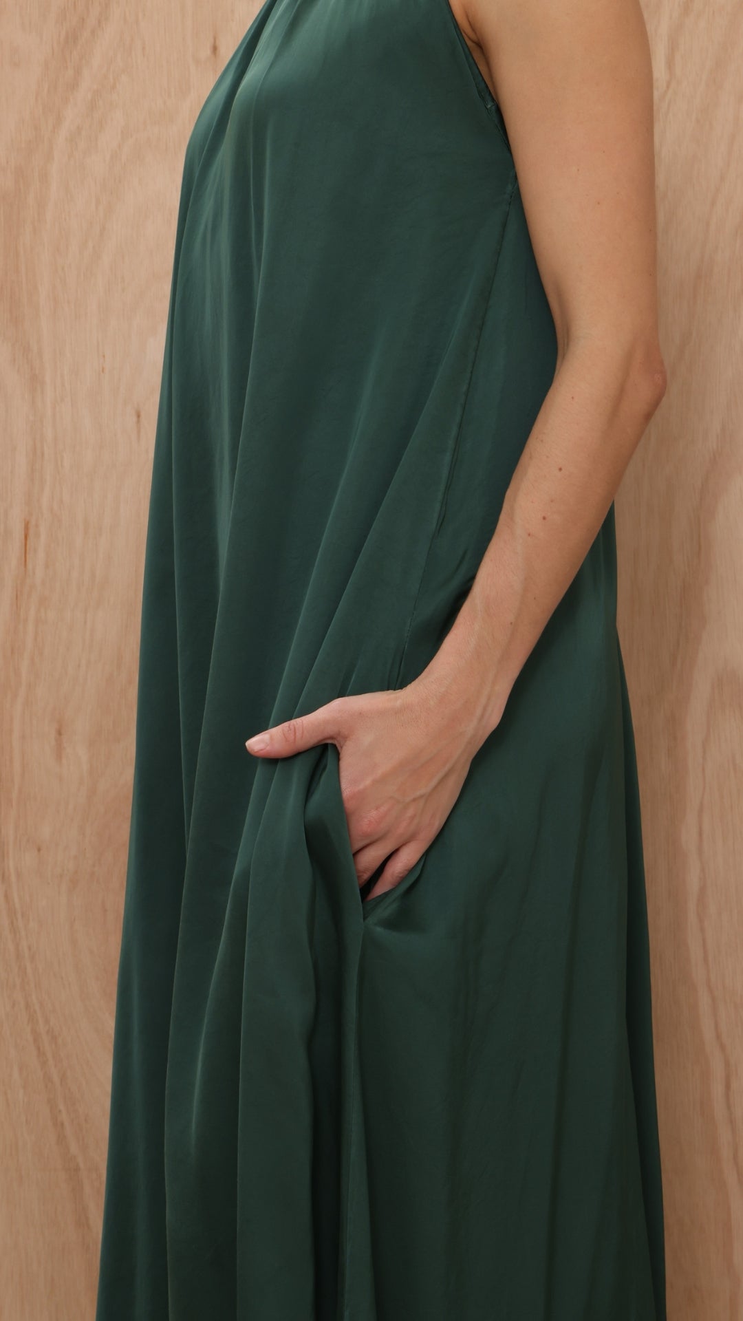Everly Column Satin Dress - Emerald Green