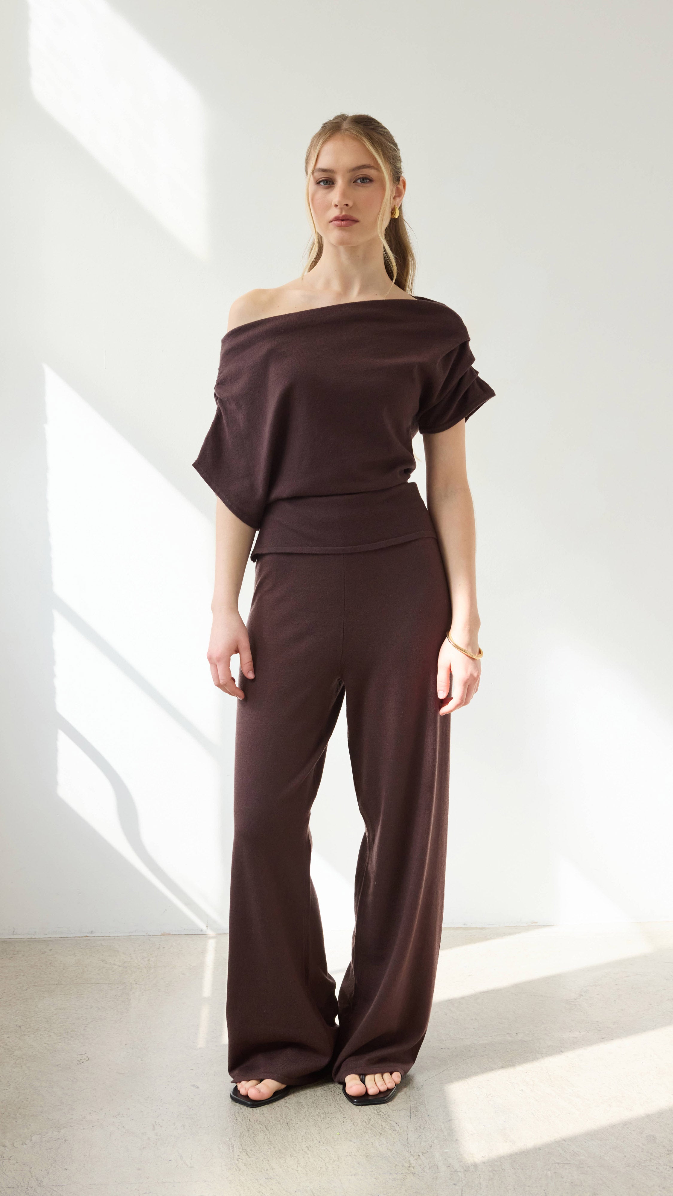 Nadine Off-Shoulder Top - Espresso