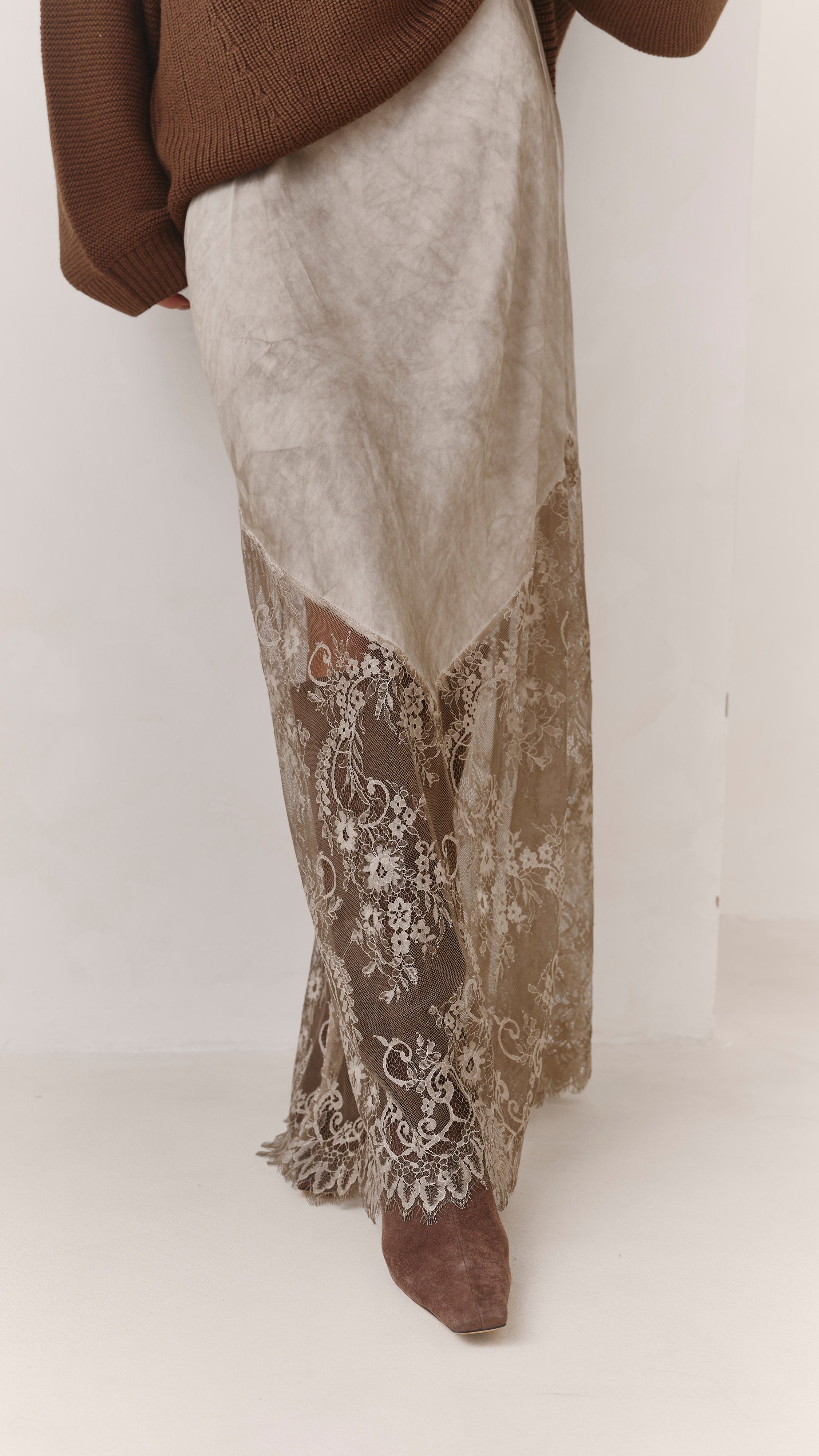 Solene Lace Skirt - Taupe