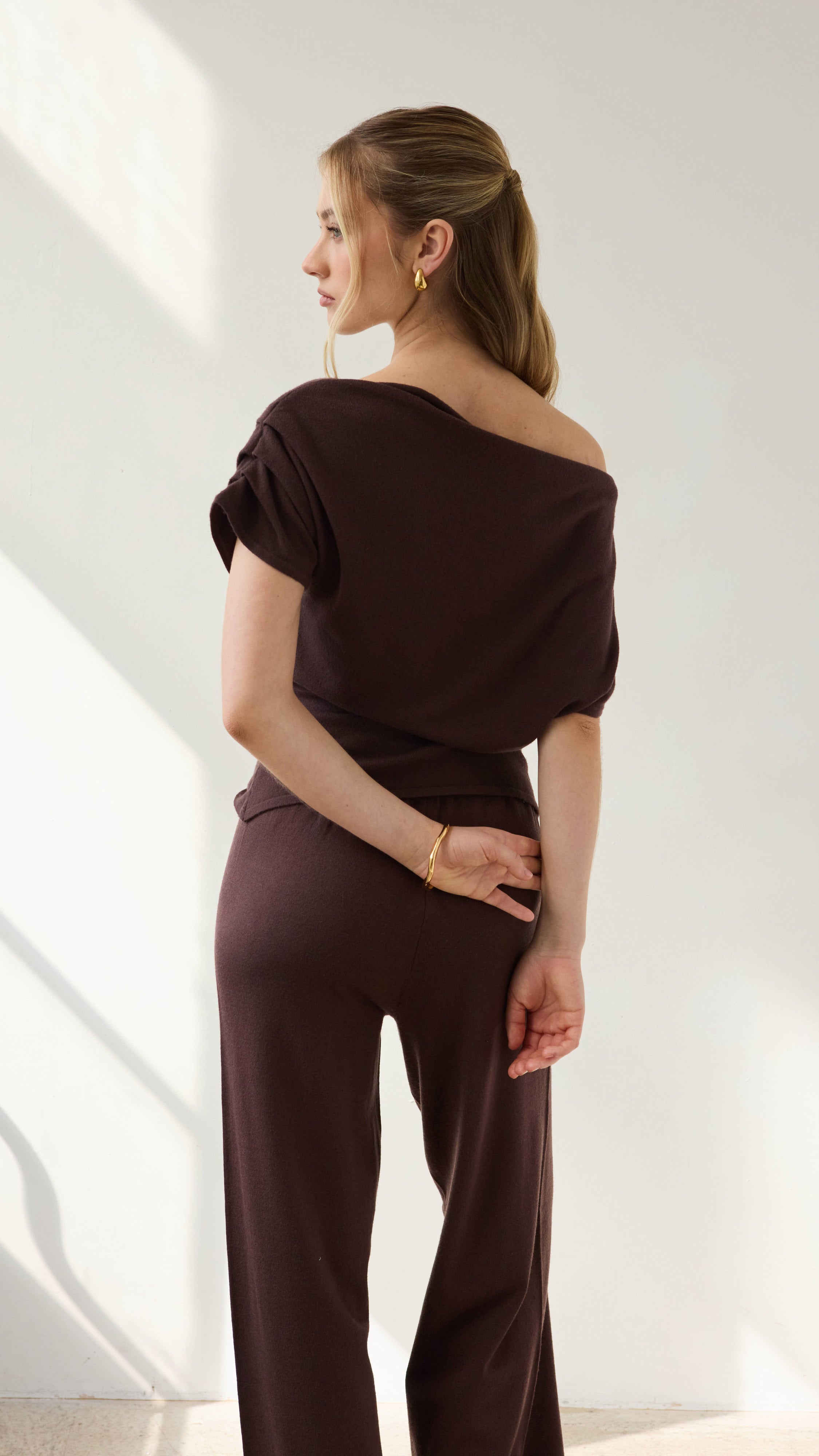 Nadine Off-Shoulder Top - Espresso