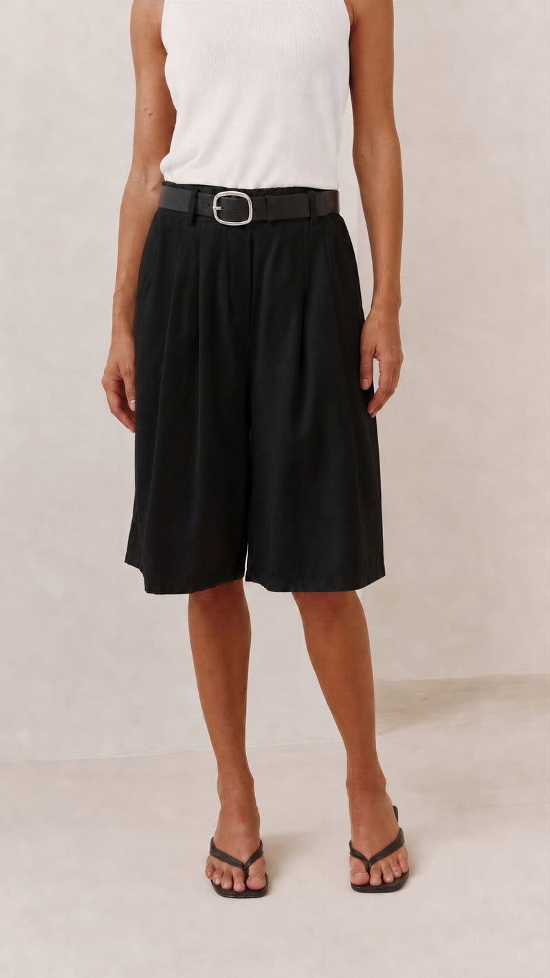 Florence Pleated Bermuda Shorts - Black