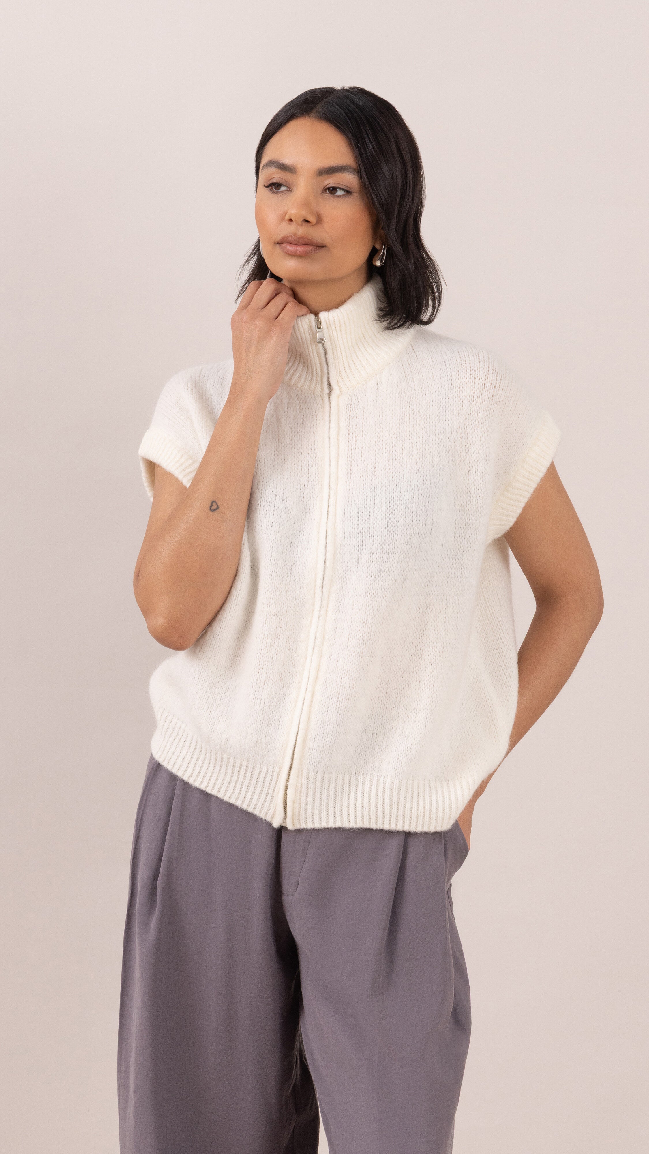 Leigh Sleeveless  Zip Cardigan - Ivory