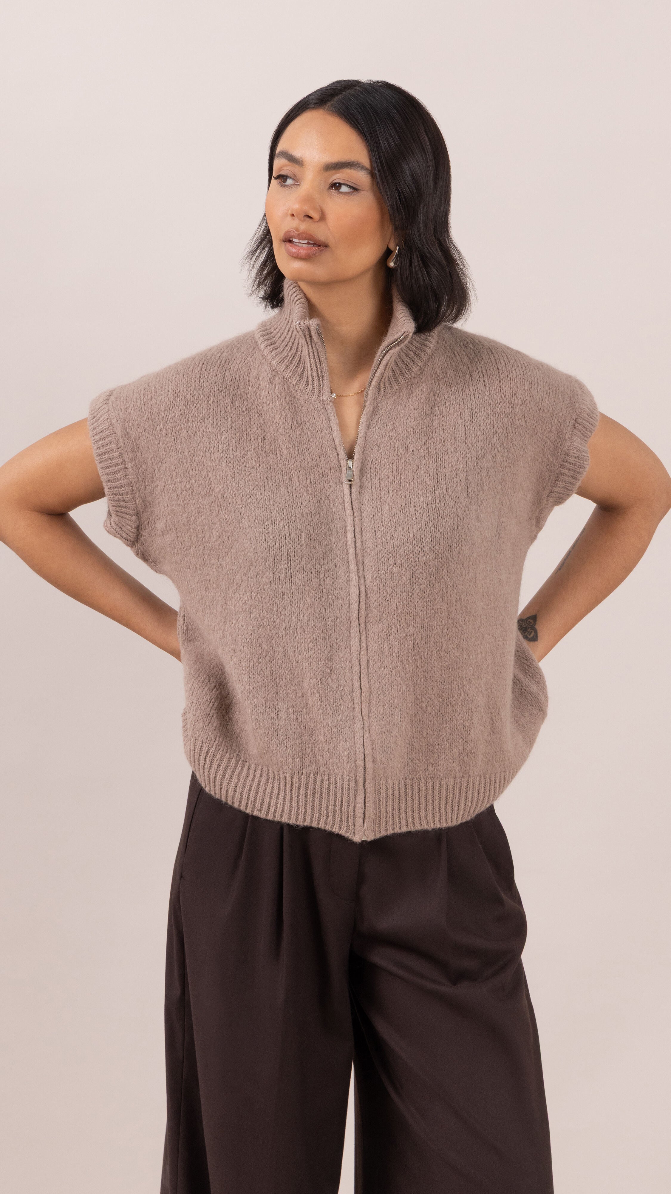 Leigh Sleeveless  Zip Cardigan - Mink