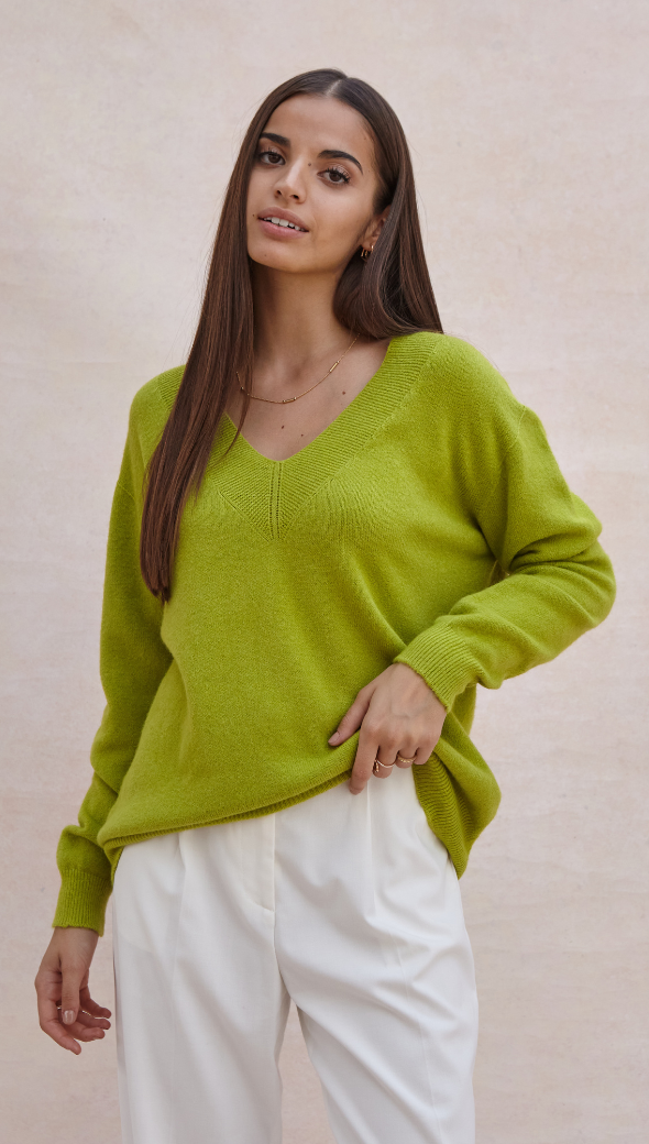 IVY SWEATER - DARK LIME