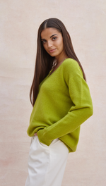 IVY SWEATER - DARK LIME