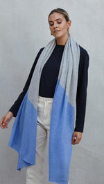 CASHMERE TRAVEL WRAP - LIGHT GREY MELANGE + SKY BLUE