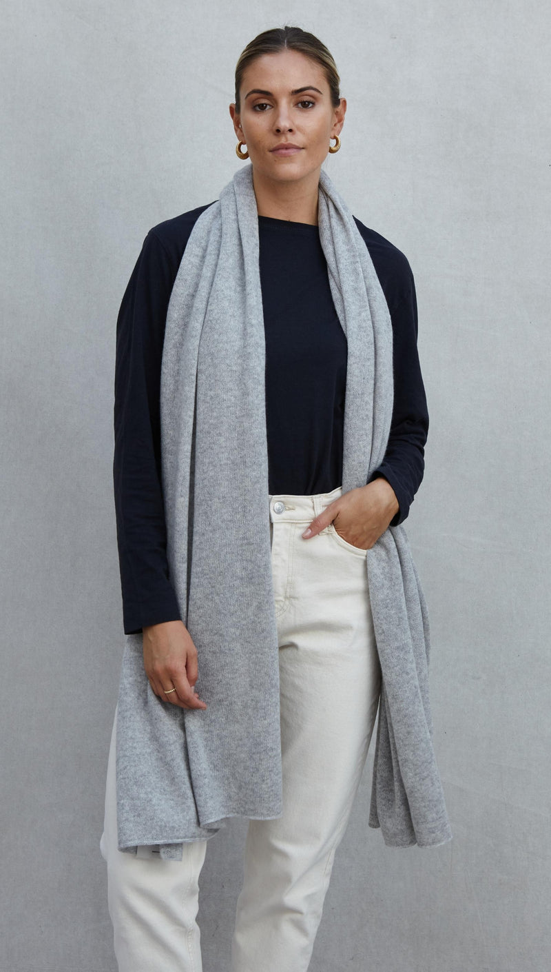 CASHMERE TRAVEL WRAP - LIGHT GREY MELANGE